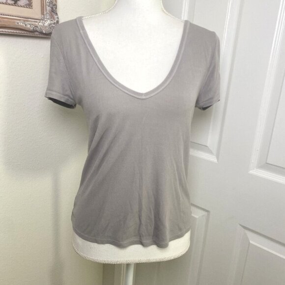 Urban Outfitters Truly Madly Deeply Ribbed Grey V-Neck Tee Size Large Preowned - Picture 1 of 8